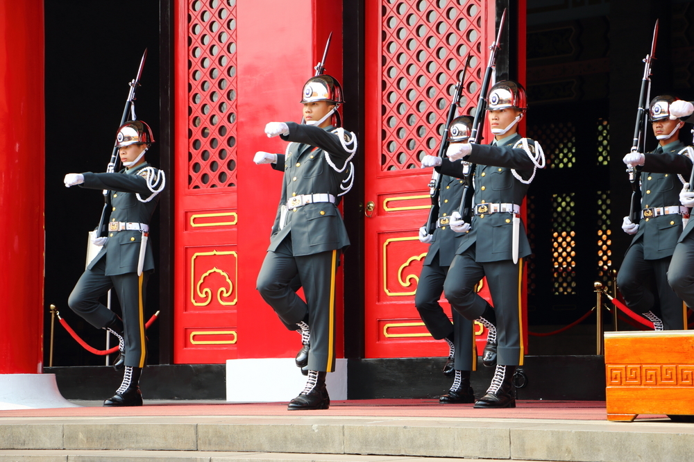 台湾旅行 忠烈祠の衛兵交代式 陸軍の息の合った行進が間近で見れます 北海道 道南の写真とpixta販売日記